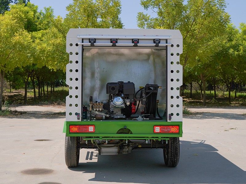 電動(dòng)四輪高壓清洗車(1500L)Q6
